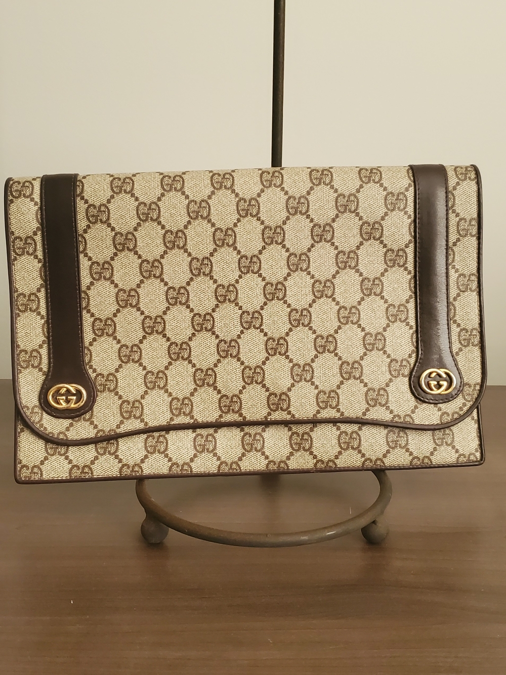 Gucci GG Supreme Canvas Clutch in Beige Brown